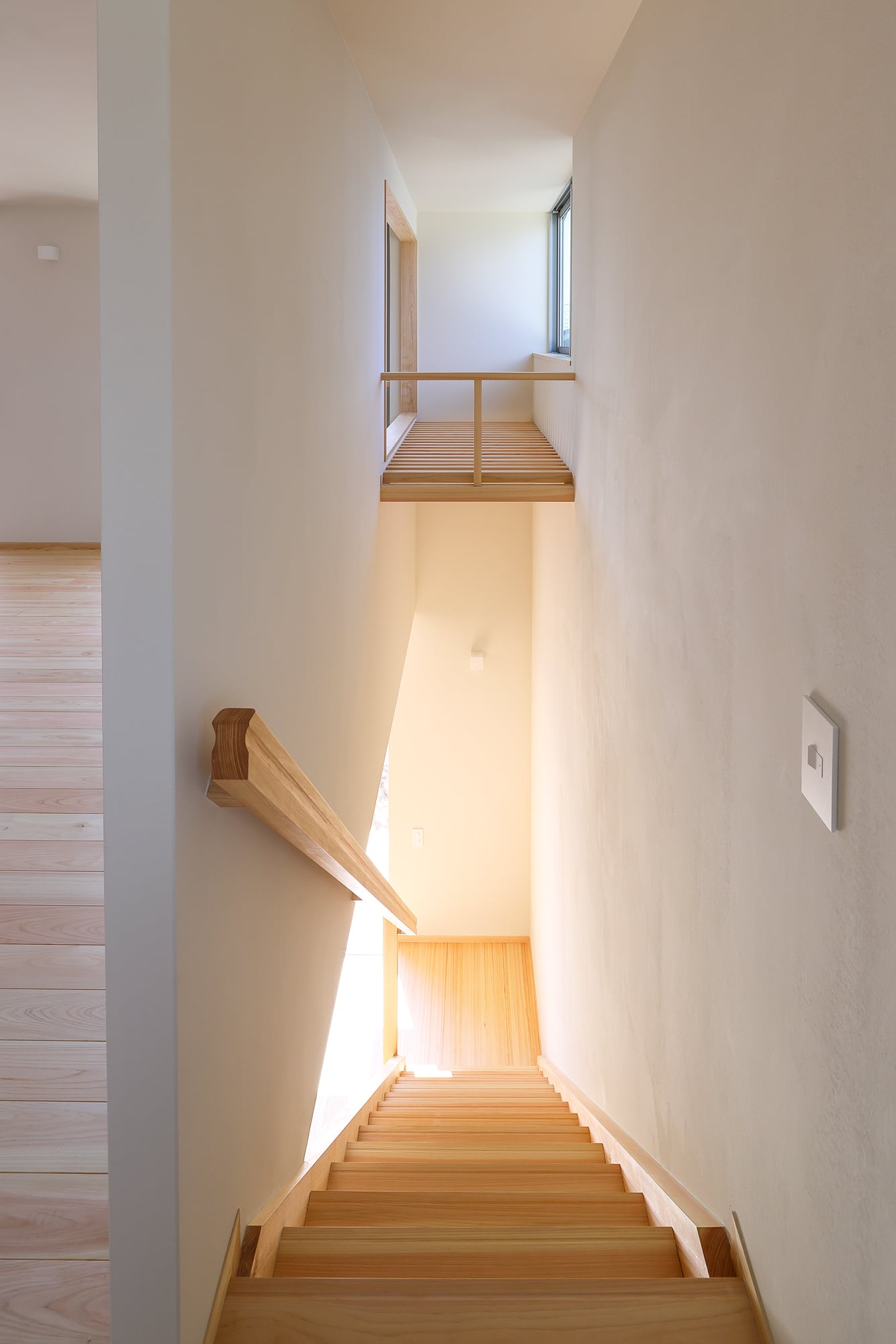 木の家 新築注文住宅「太陽がはぐくむ家」(宝塚市) 17 階段